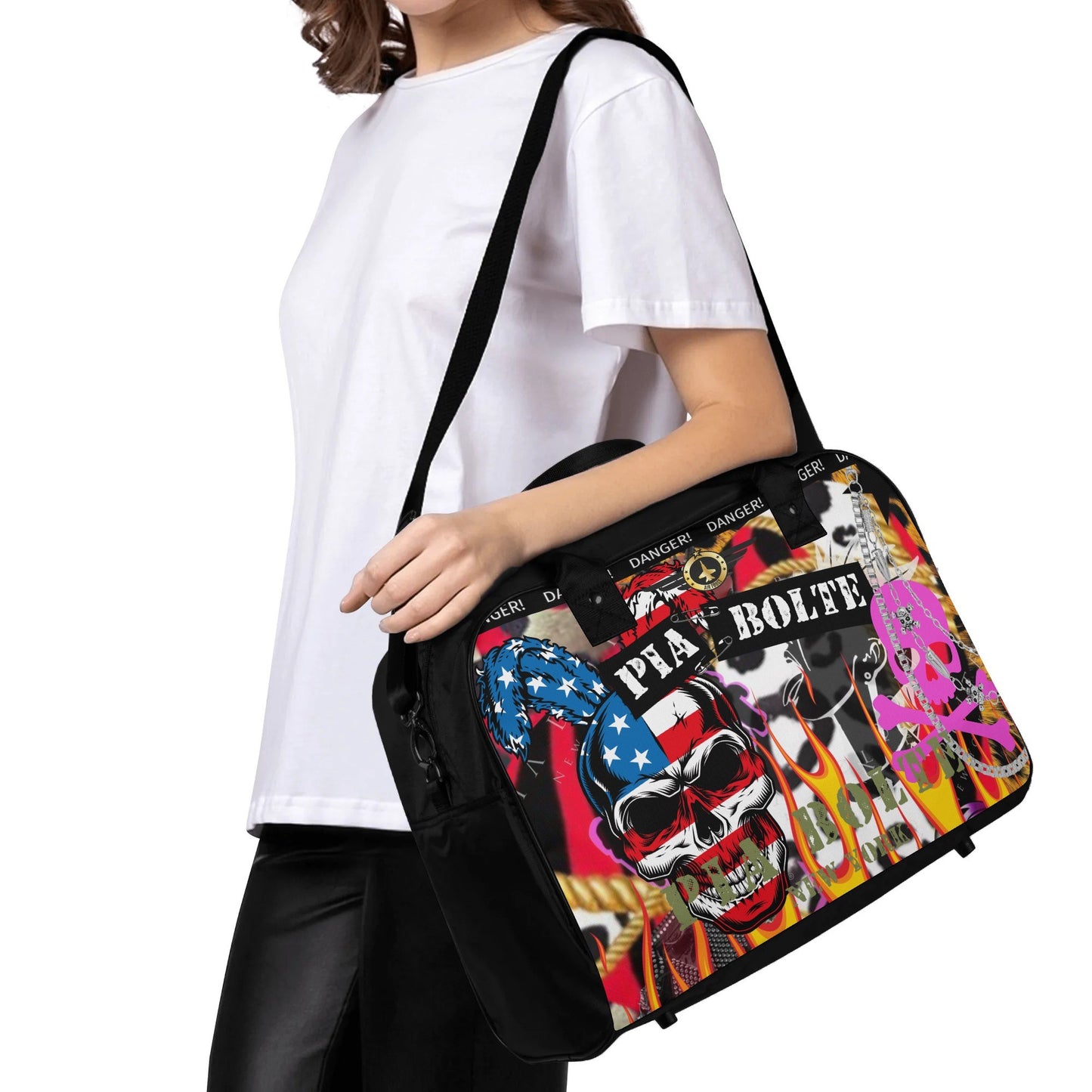 PIA BOLTE® Handtasche Crazy Shit mit Totenkopf-, Flammen- und Flaggen-Design, schwarzem Griff und Schultergurt