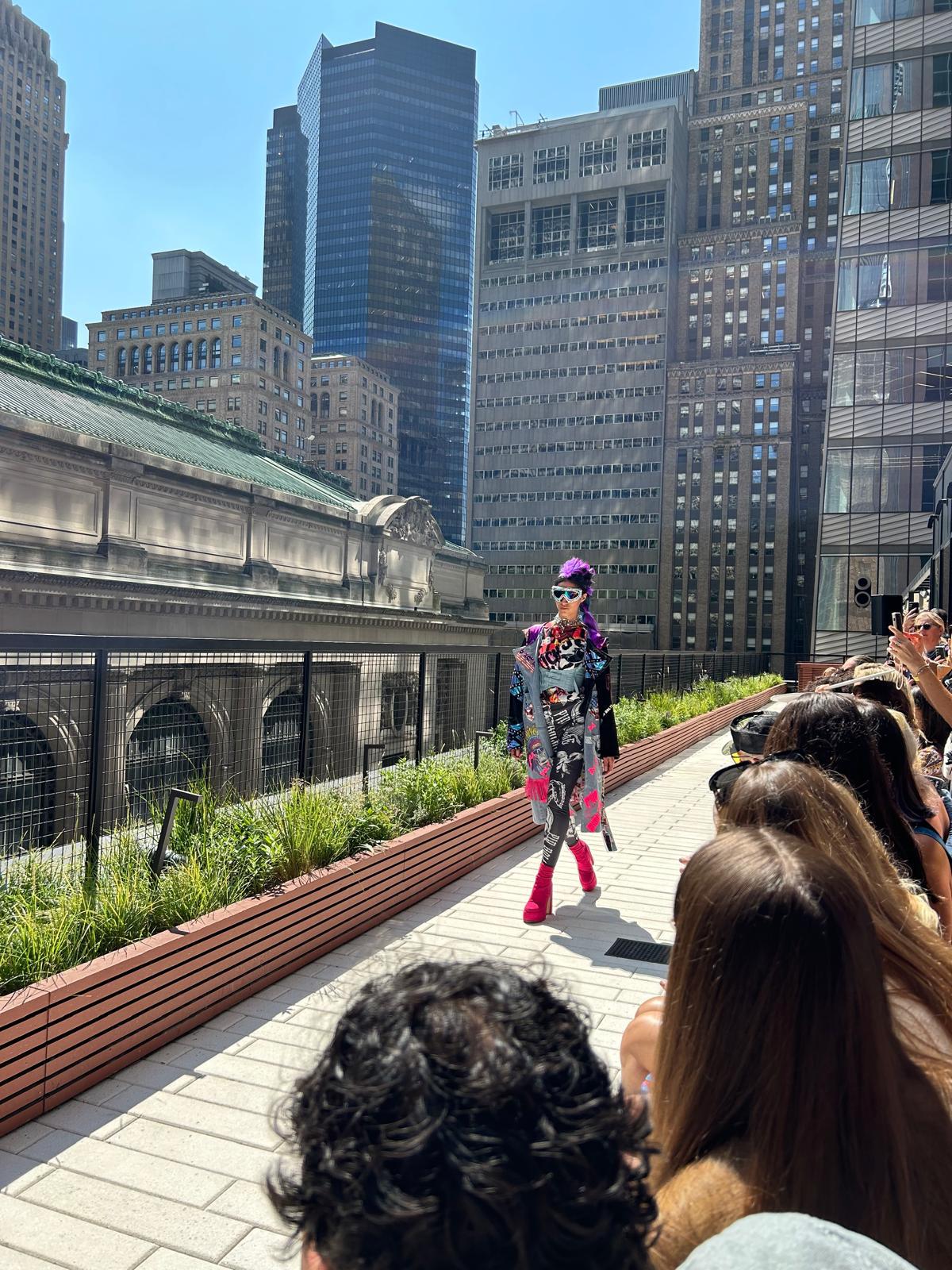PIA BOLTE® Couture Mantel – NYC Runway „Urban Chaos“ - PIA BOLTE® COUTURE