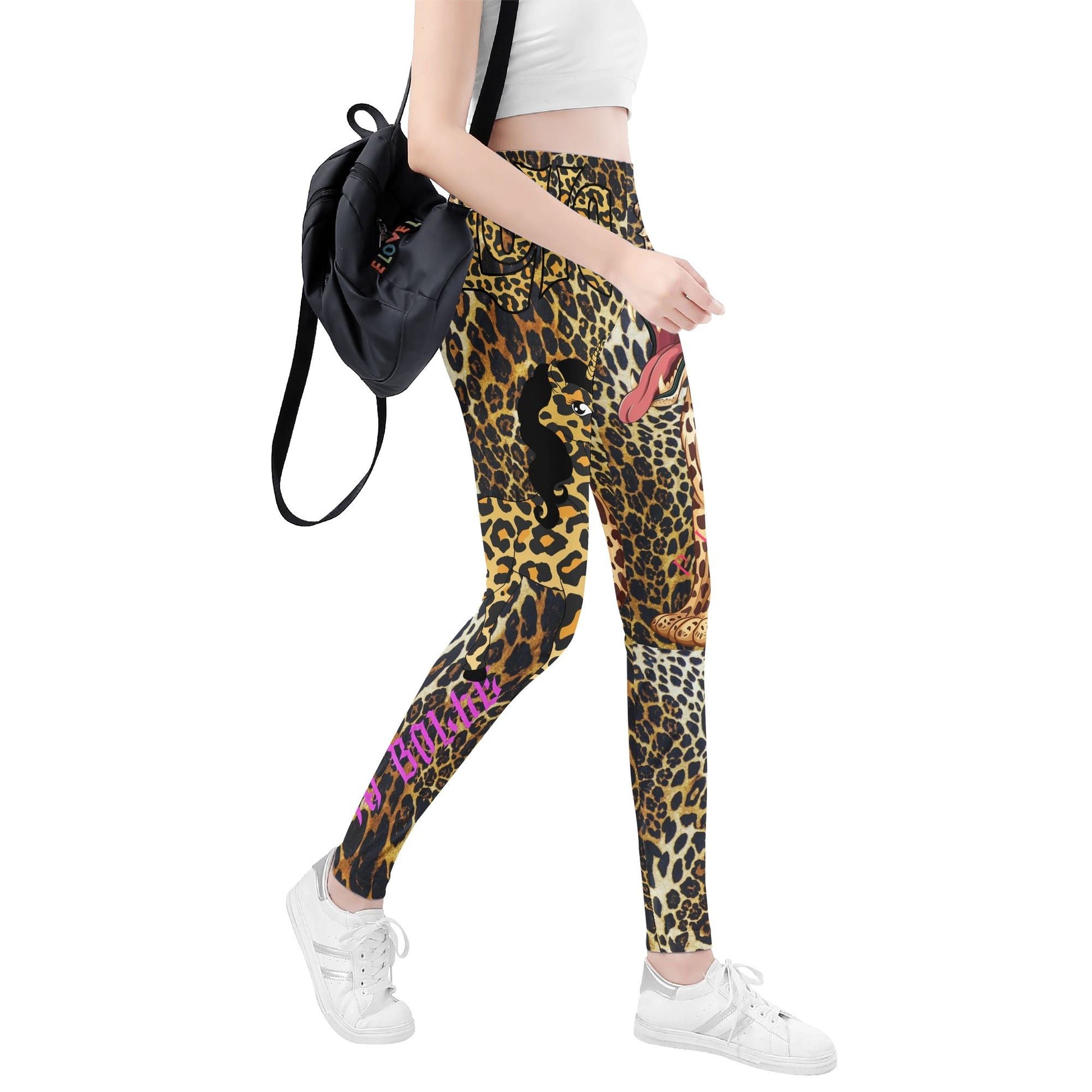 Fashion meets Power: Die „Wild Jungle Queen“ Leggings zeigt mutiges Design für sportliche Frauen.